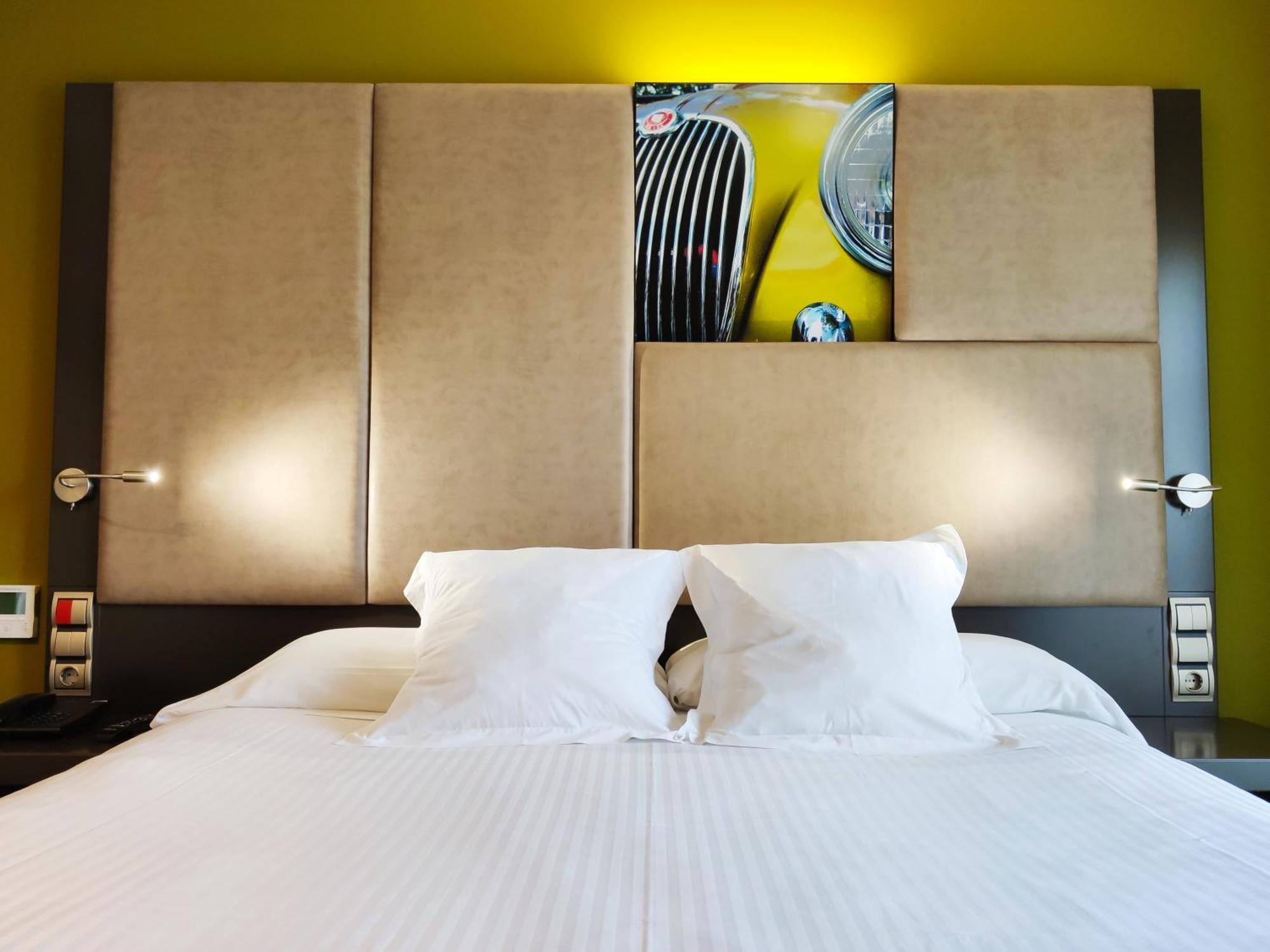 Costa Esmeralda Suites Suances Zimmer foto A room at the hotel